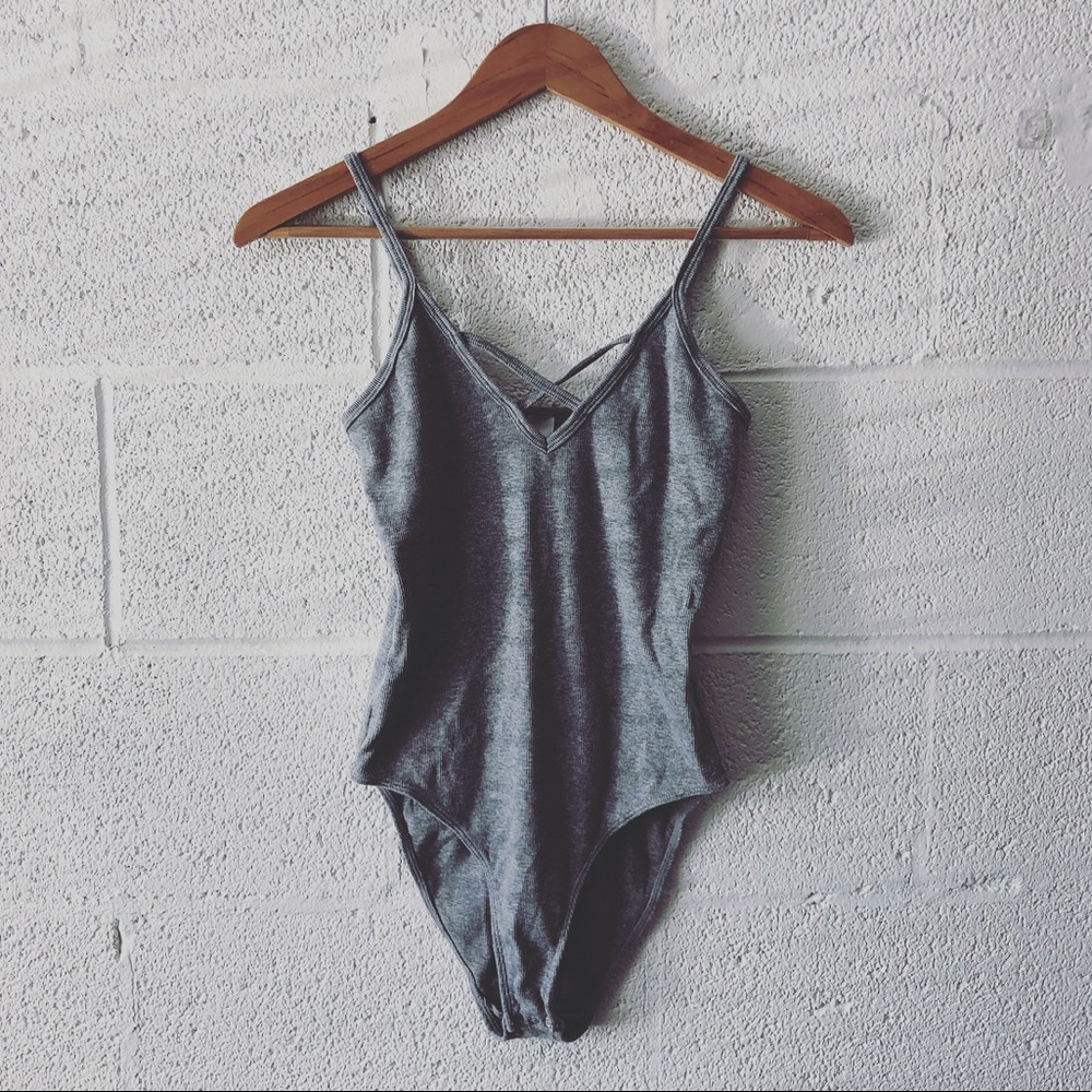 Mae Ribbed Crisscross bodysuit sz: Med